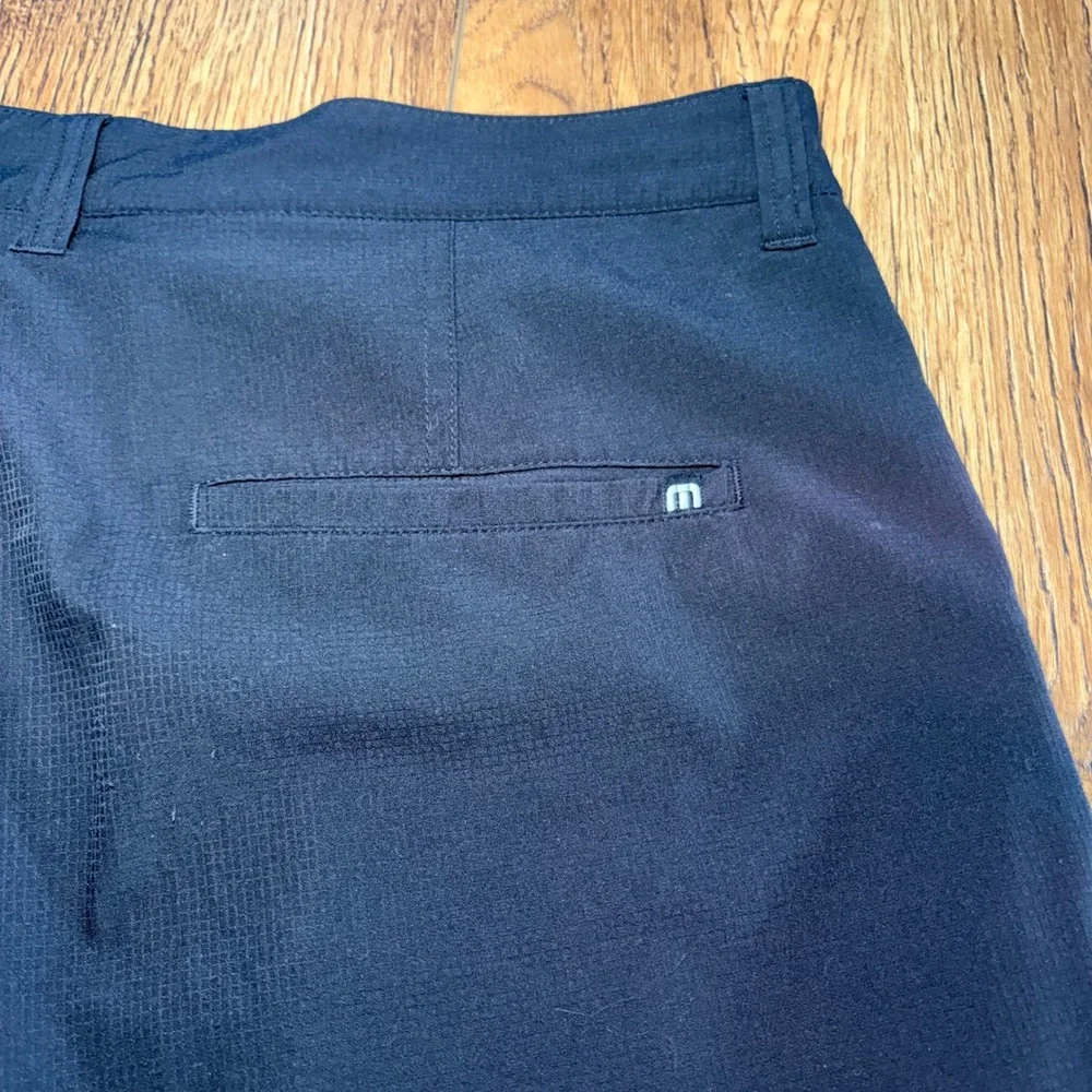 TravisMathew Mens Size 38 Black Golf Shorts Hybrid Flat‎ Front Flaws Read
